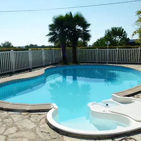 Willa Confortable Proche D'ornezan Avec Piscine Privee