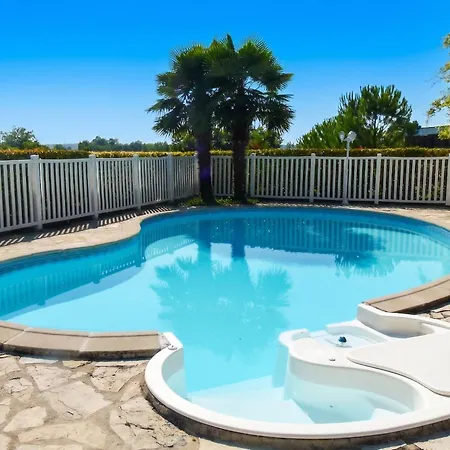 别墅 Confortable Proche D'ornezan Avec Piscine Privee Ornezan