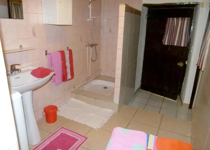 Villa Confortable Proche D'ornezan Avec Piscine Privee Ornezan