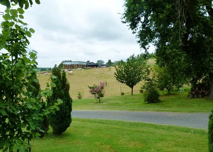 Confortable Proche D'ornezan Avec Piscine Privee Villa